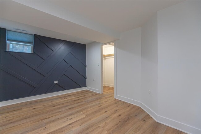 Building Photo - 1624 W Beach Ave