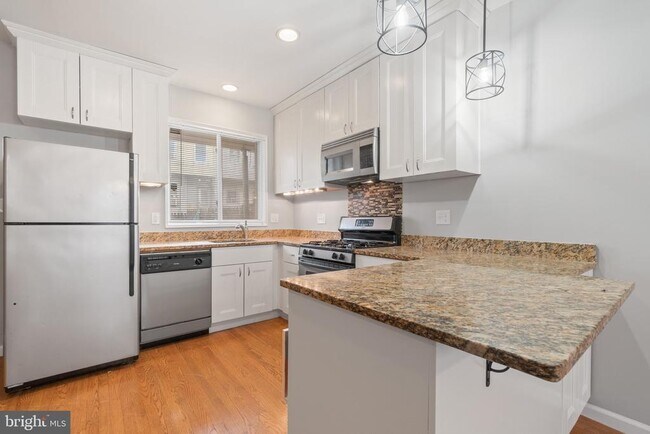 Building Photo - 3501 Leverton Ave