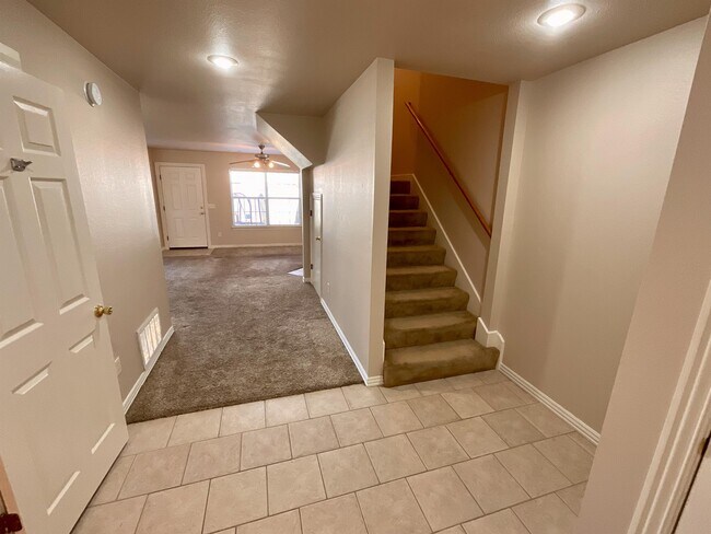 Building Photo - 830 Melmar Dr