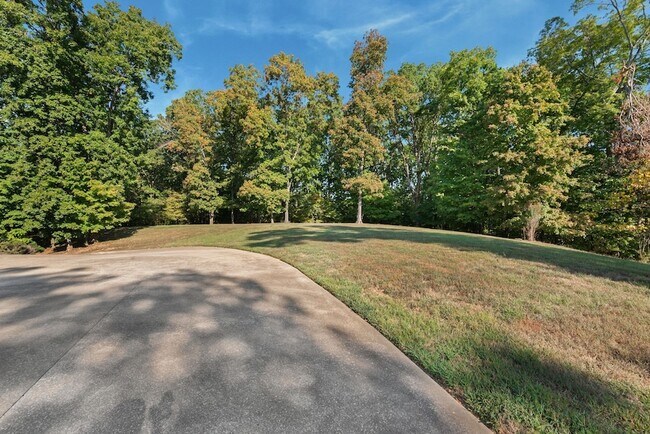 Foto del edificio - 1079 Ridgecrest Dr