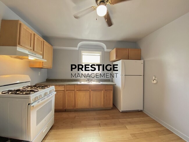 Building Photo - Spacious 2BD Apartment With Den