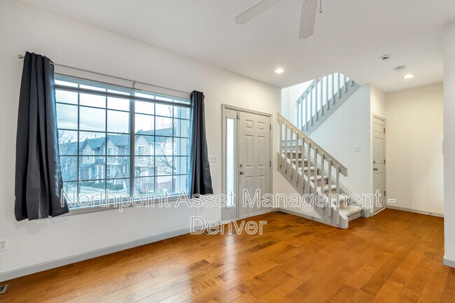 Foto del edificio - 6835 S Webster St