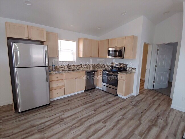 Foto del edificio - 921 NW Oak Ln