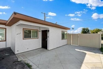 Building Photo - 1407 5 D Dr