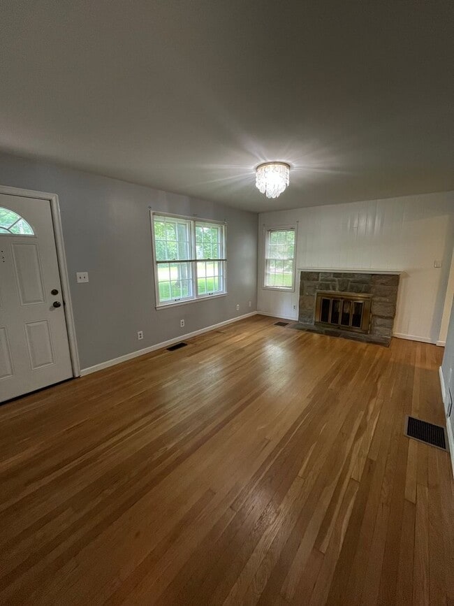 Building Photo - Charming 3-Bedroom Home in Reynoldsburg – ...
