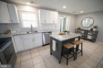 Building Photo - 2103 Tanglewood Dr