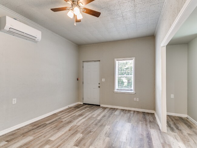 Foto del edificio - 4410 N Blackwelder Ave