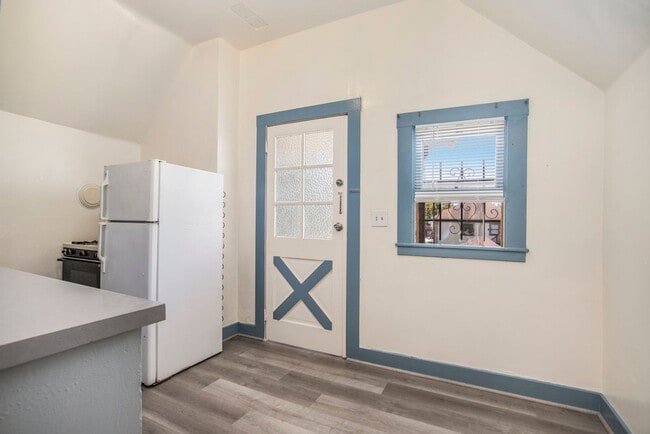 Building Photo - 2308 Woolsey st. #3 - Studio | 1 bath | Up...