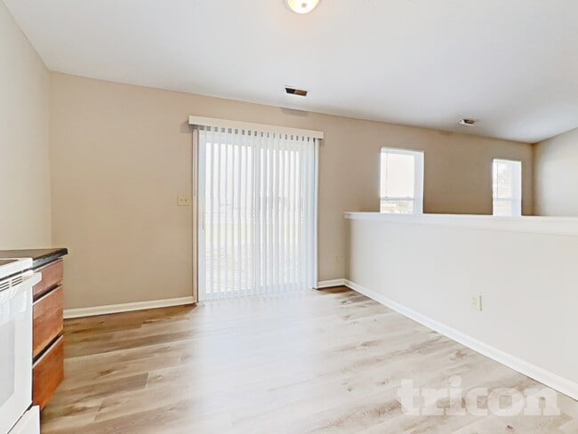 Building Photo - 1082 Sunmeadow Cir