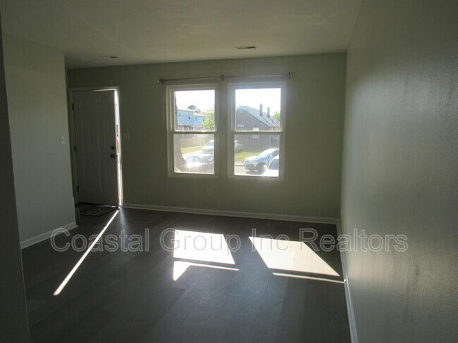 Building Photo - 9518 18th Bay St