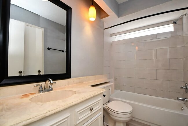 Foto del edificio - 15427 Swan Creek Dr