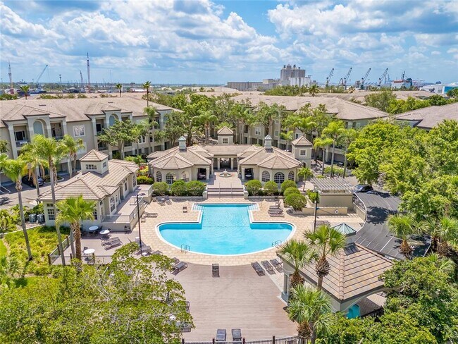 Building Photo - 740 Mainsail Dr