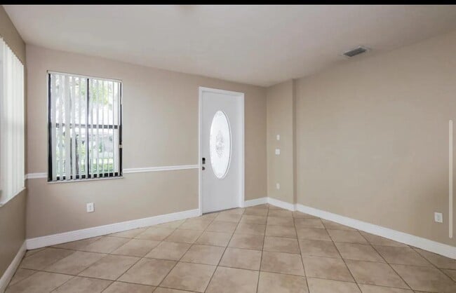 Foto del edificio - 3720 SW 69th Ave