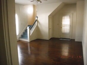 Building Photo - 102 S F St