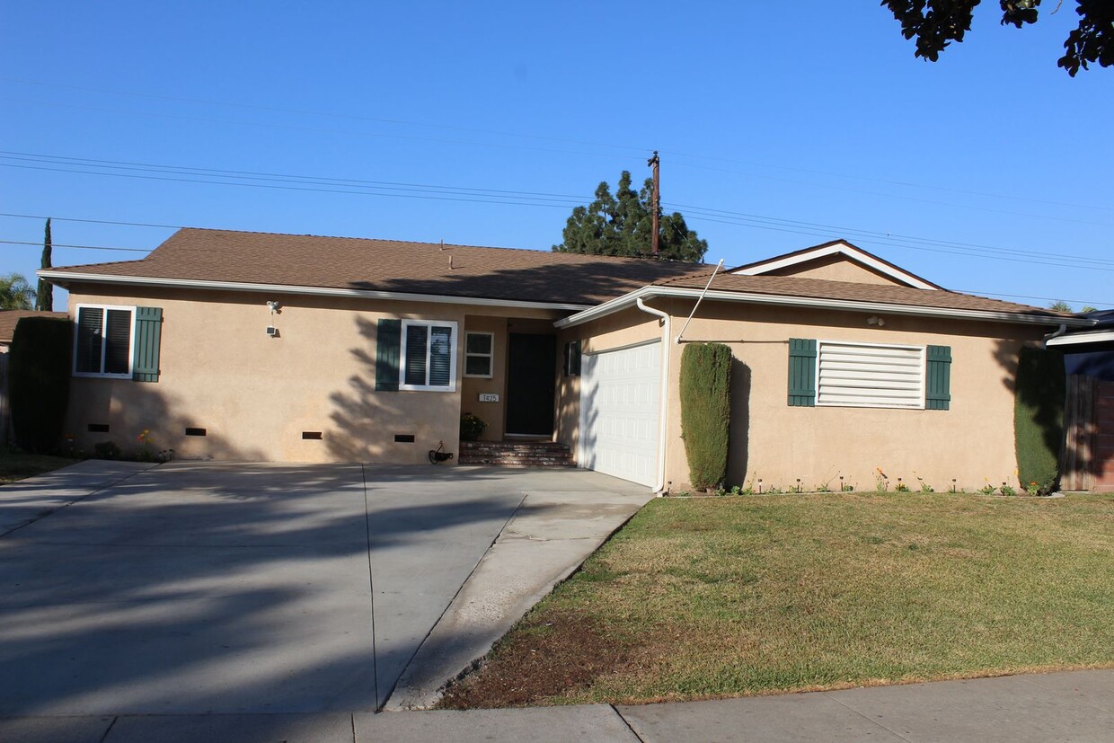 Foto principal - Gorgeous Remodeled Fullerton 4bd Home