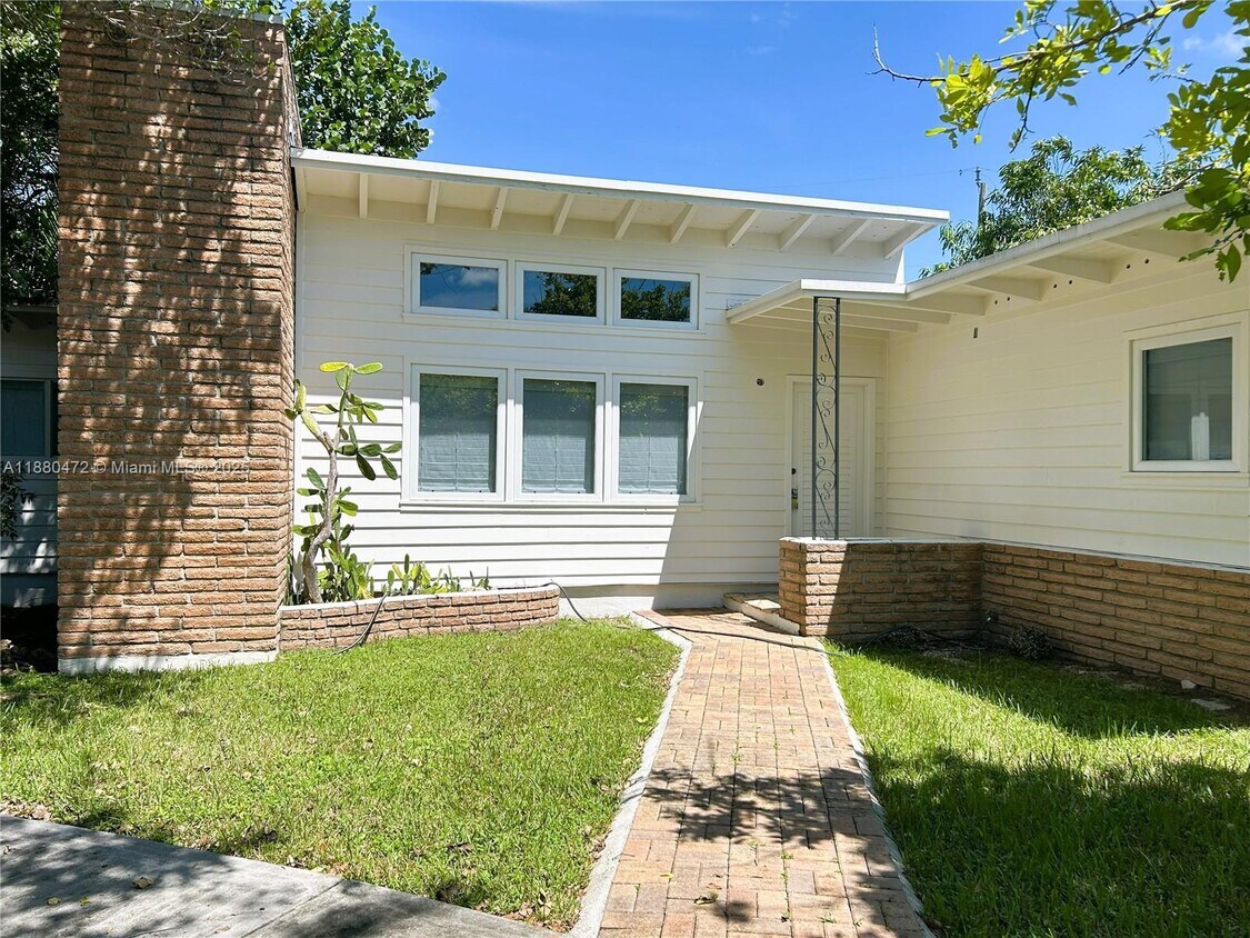 Primary Photo - 6395 SW 42nd Terrace