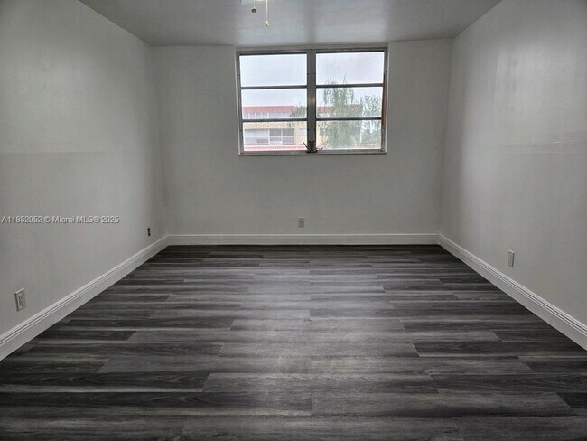 Foto del edificio - 404 NW 68th Ave