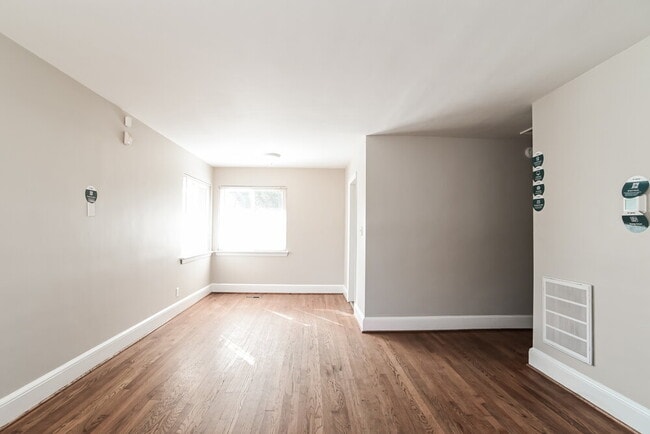 Building Photo - 2751 Catalina Ave