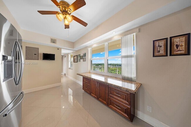 Building Photo - 3095 N Course Dr