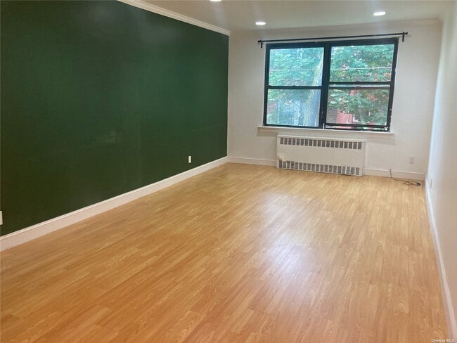 Foto del edificio - 90 Schenck Ave