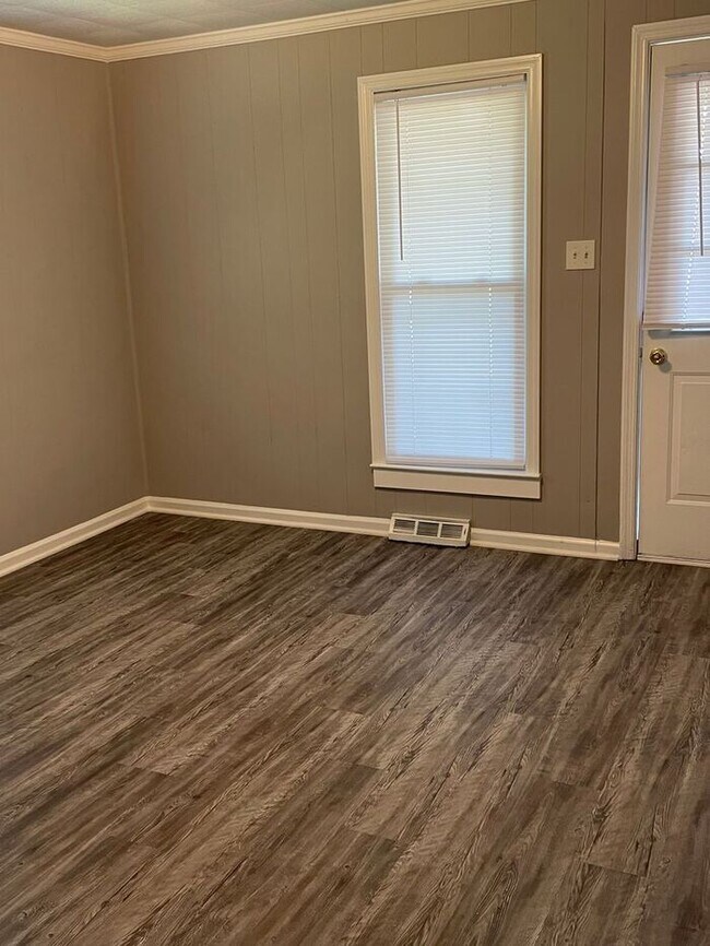 Building Photo - 215 Red Fox Ln