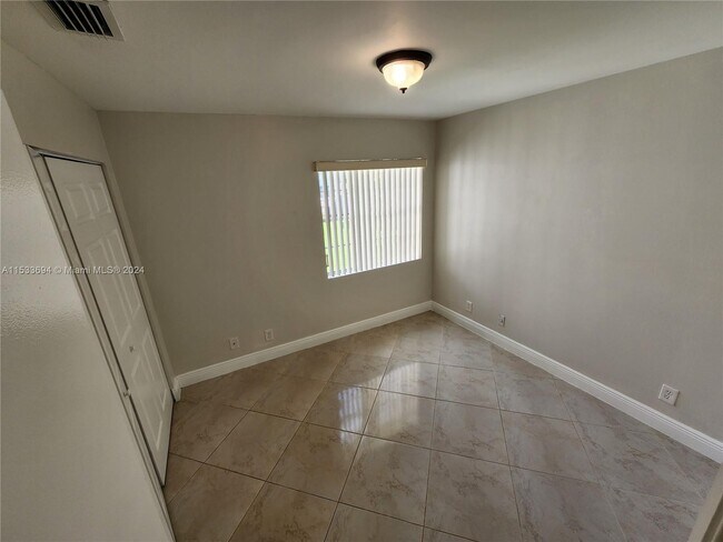 Foto del edificio - 1562 Springside Dr