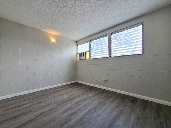 Building Photo - Available Now | Unfurnished 1 Bedroom, 1 B...