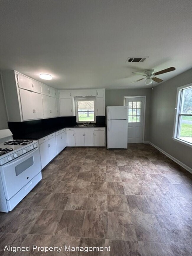Building Photo - 2 br, 1 bath House - 400 Healy St.