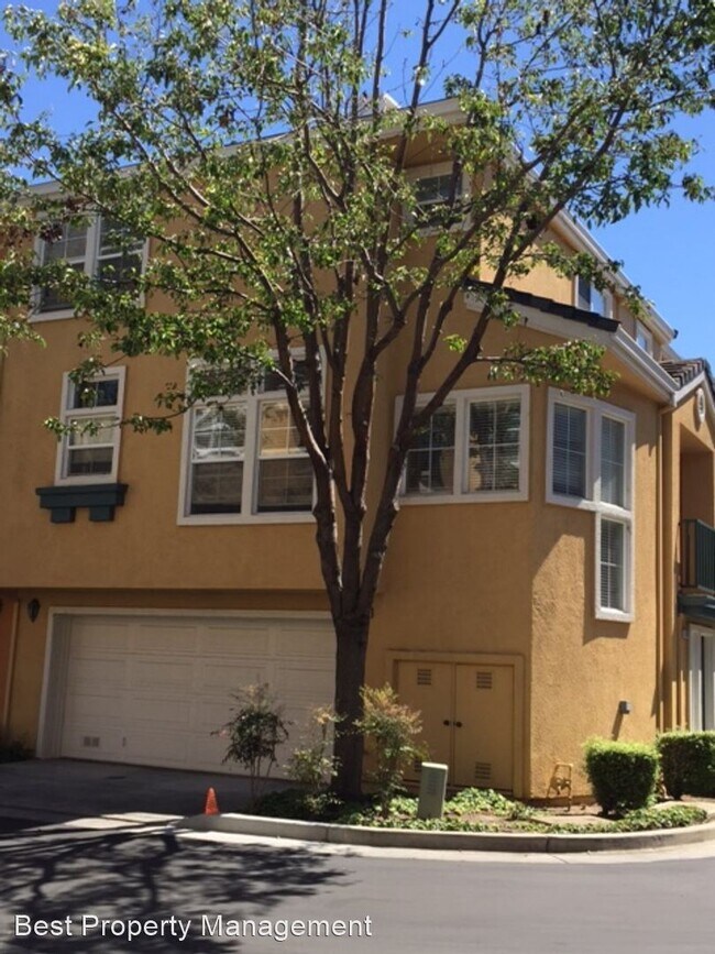 Building Photo - 2 br, 2.5 bath House - 3518 Madison Common