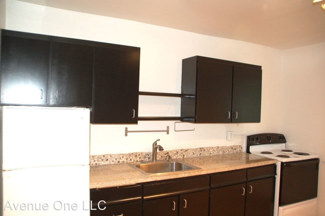 Building Photo - 2907 NE 55th St