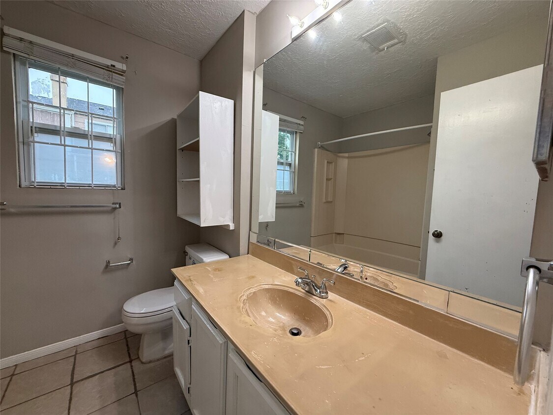 Foto del edificio - 13218 Avonshire Dr