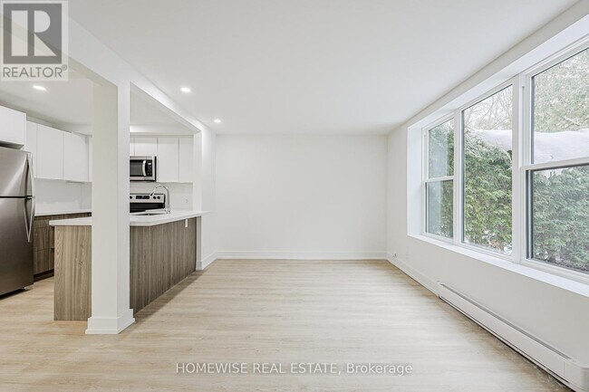 Building Photo - 100 Liberty St N