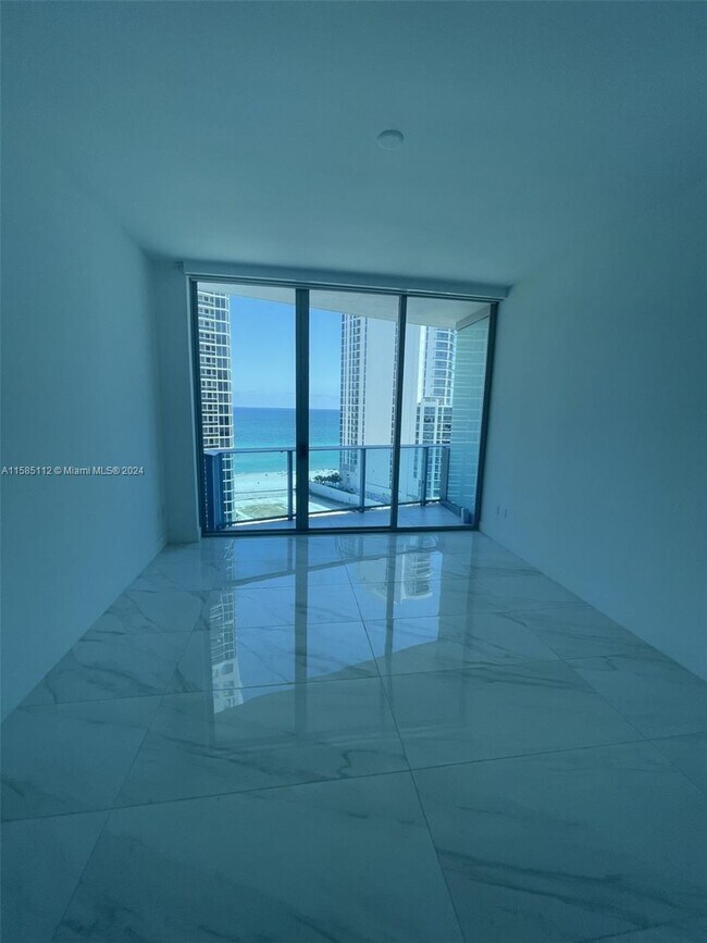 Foto del edificio - 17550 Collins Ave