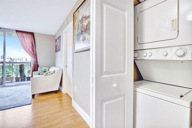 Foto del edificio - 816 NW 11th St