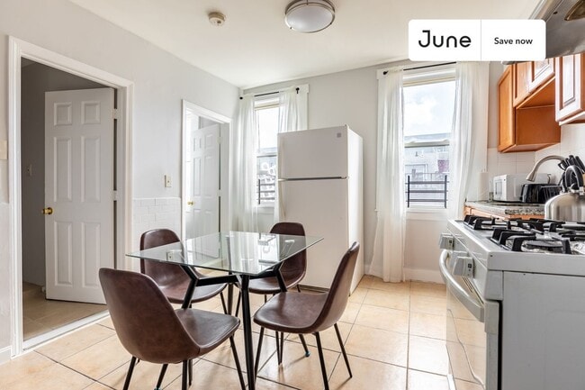 Building Photo - 102 Tyler St