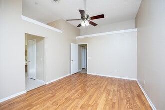 Building Photo - 811 Sierra Lake Dr