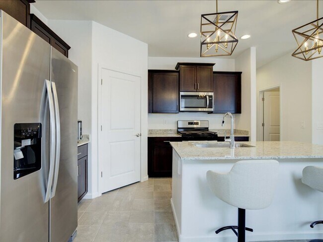Foto del edificio - Spacious 3-Bedroom Home with Modern Features & Large Backyard!