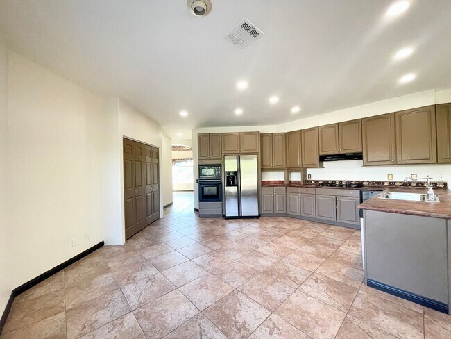 Foto del edificio - COMING SOON! 4 Bedroom 3 Bathroom PALM DES...