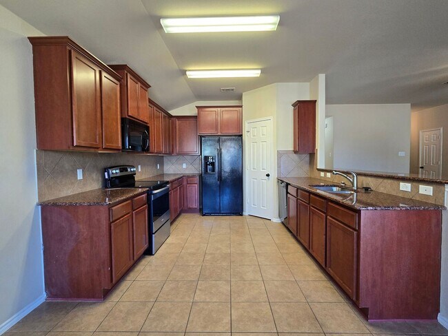 Foto del edificio - PRICE REDUCTION - AVAILABLE NOW!