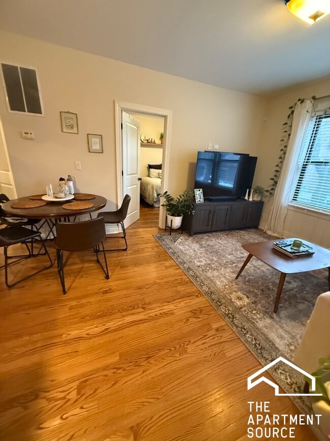 Building Photo - 3437 N Lakewood Ave