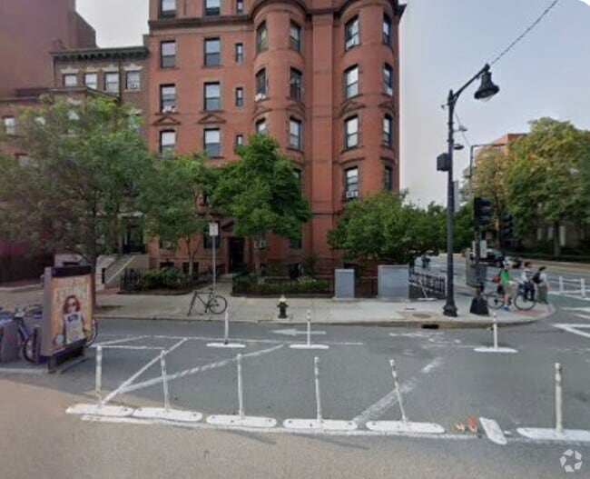 Building Photo - 504 Beacon St