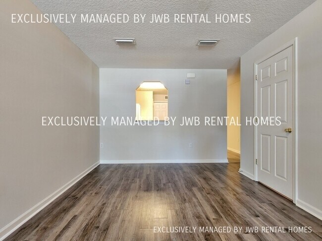 Building Photo - 8467 McGirts Village Ln