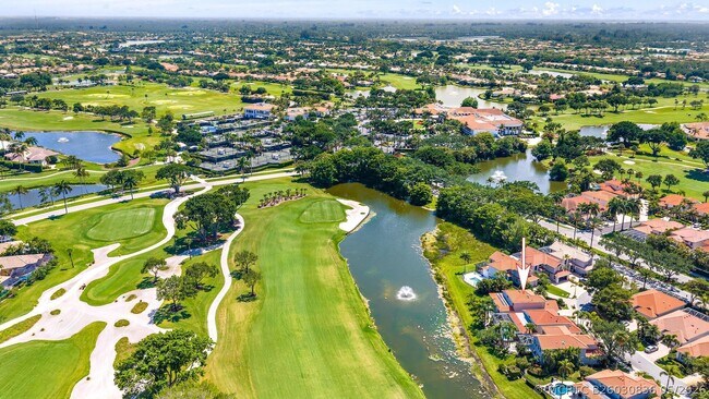 Foto del edificio - 8232 Heritage Club Dr
