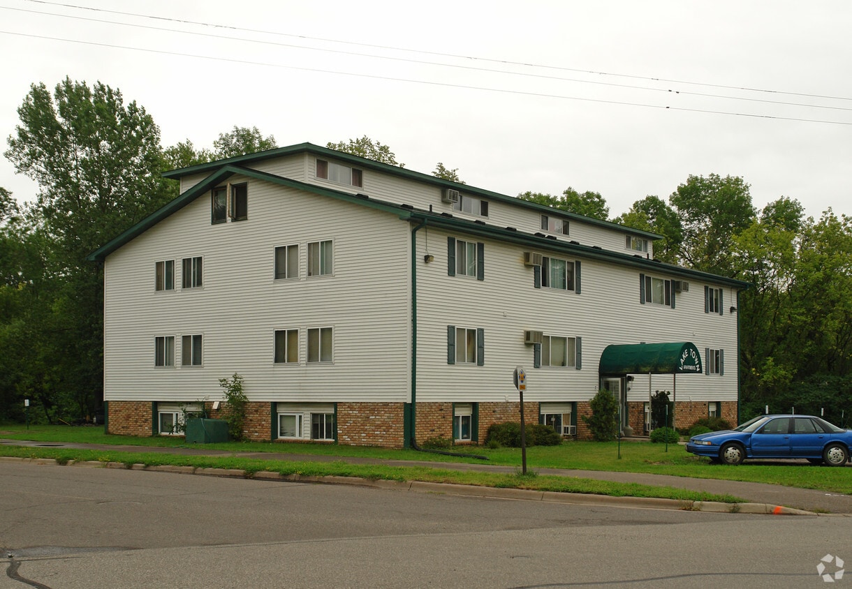 Primary Photo - Lake Town Apartments