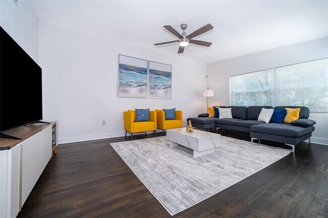 Foto del edificio - 5815 Wolf Rd