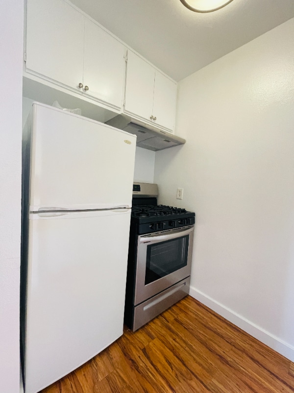 Foto del edificio - 7044 Hawthorn Ave