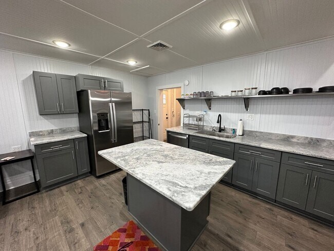 Foto del edificio - 1BR/1.5BA Downtown FURNISHED Apartment