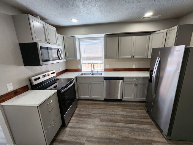 Building Photo - Grover Townhouse