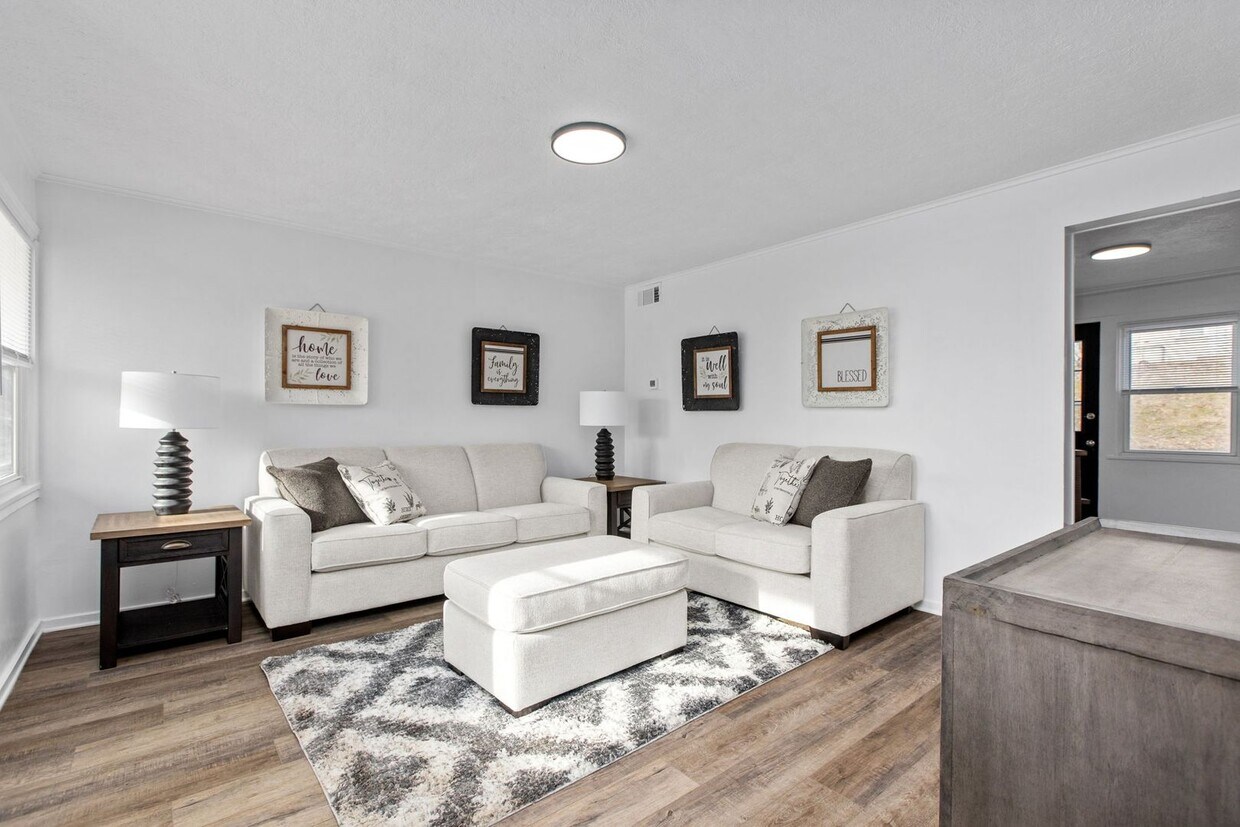 Primary Photo - Charming 2-bedroom, 1-bathroom townhouse l...