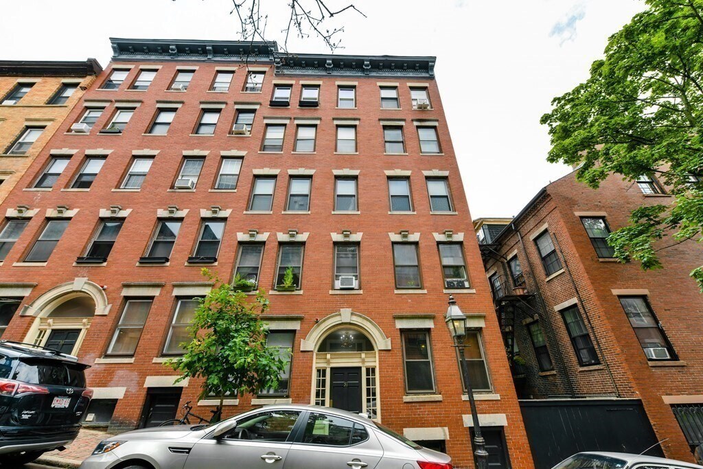 Primary Photo - 31 Irving St